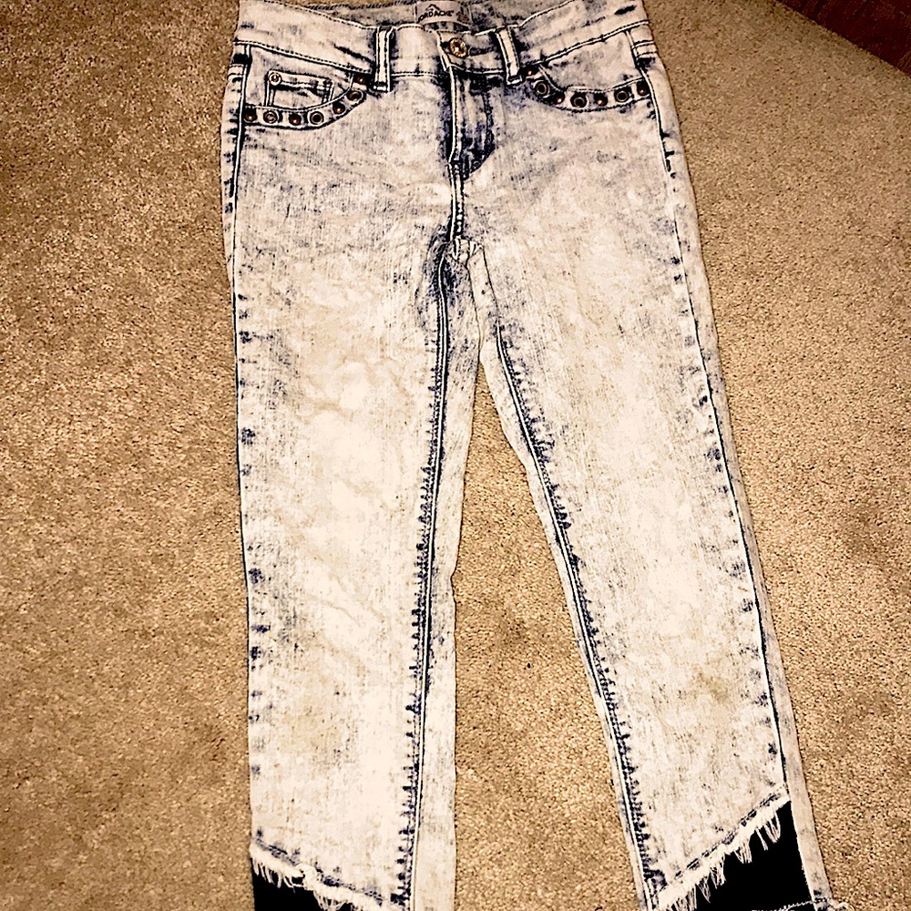 Hii I am selling these jeans!!